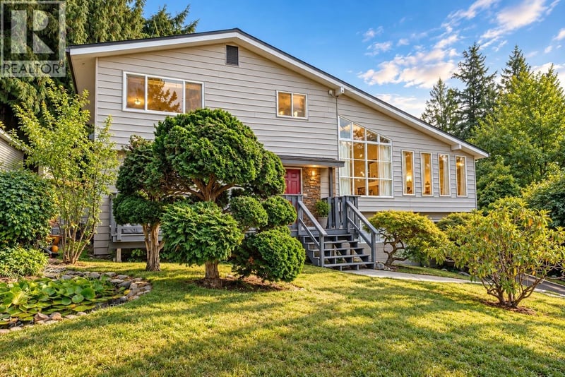 4898 SUNSHINE COAST Highway, Sechelt, British Columbia, V7Z0B7, Sechelt, British Columbia — photo 1 of 5
