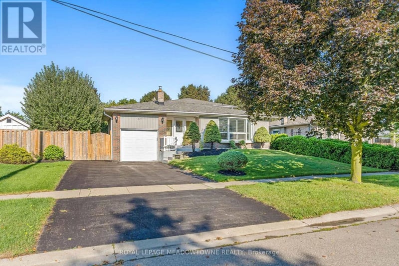 57 Dawson Crescent, Halton Hills (Georgetown), Ontario, L7G1H3, Halton Hills (Georgetown), Ontario — photo 1 of 5