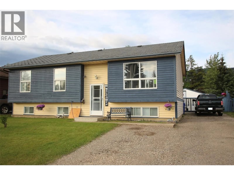 119 Spruce Avenue, Tumbler Ridge, British Columbia, V0C2W0, Tumbler Ridge, British Columbia — photo 1 of 5