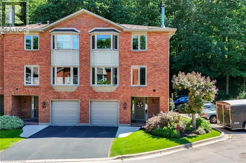 #25 30 OSLER Drive, Dundas, Ontario, L9H6W3, Dundas, Ontario — photo 1 of 5