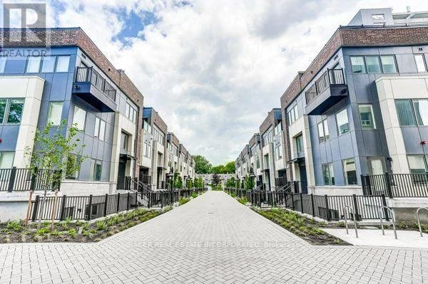 #120 31 Farmstead Road, Toronto (St. Andrew-Windfields), Ontario, M2L2X2, Toronto (St. Andrew-Windfields), Ontario — photo 1 of 5
