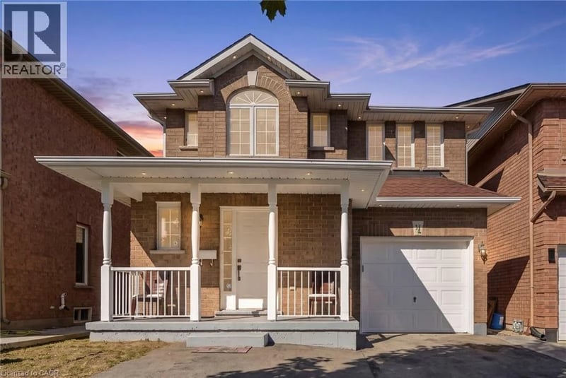 31 PEACHWOOD Crescent, Stoney Creek, Ontario, L8E5Z7, Stoney Creek, Ontario — photo 1 of 5