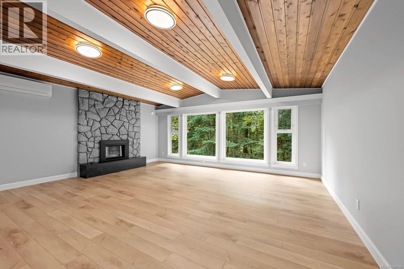 245 Glacier View Drive, Comox, British Columbia, V9M1G6, Comox, British Columbia — photo 1 of 5