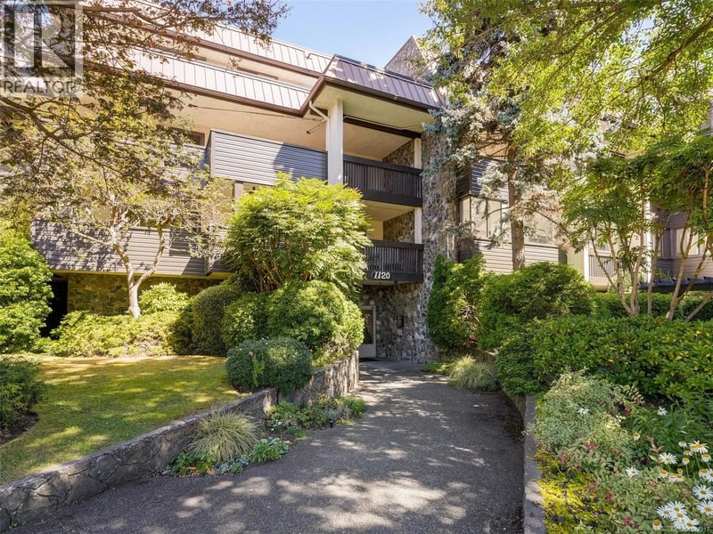#203 1120 Fairfield Road, Victoria, British Columbia, V8V3A7, Victoria, British Columbia — photo 1 of 5