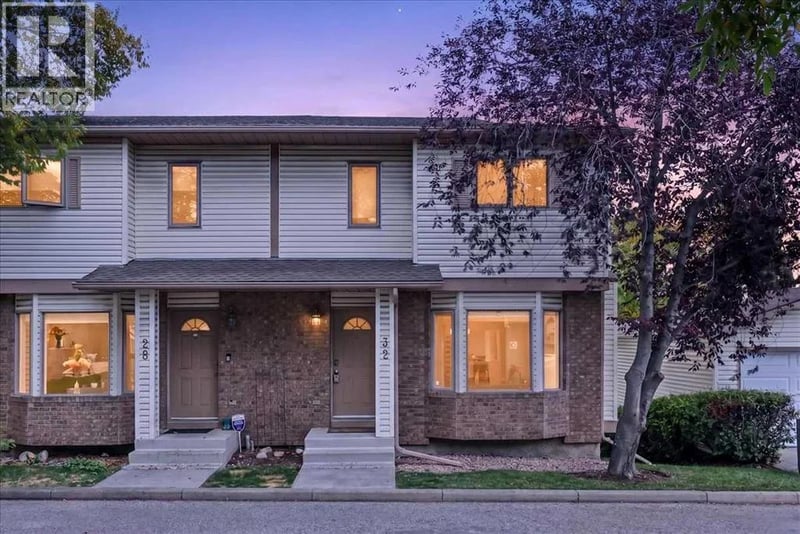 32 Patina Park Southwest, Calgary, Alberta, T3H3E1, Calgary, Alberta — photo 1 of 5