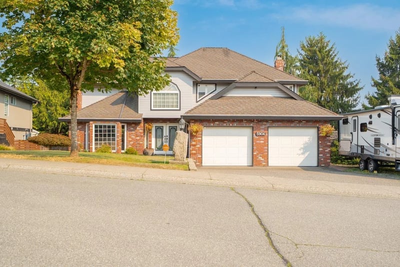 5906 190A Street, Surrey, British Columbia, V3S7W5, Surrey, British Columbia — photo 1 of 5