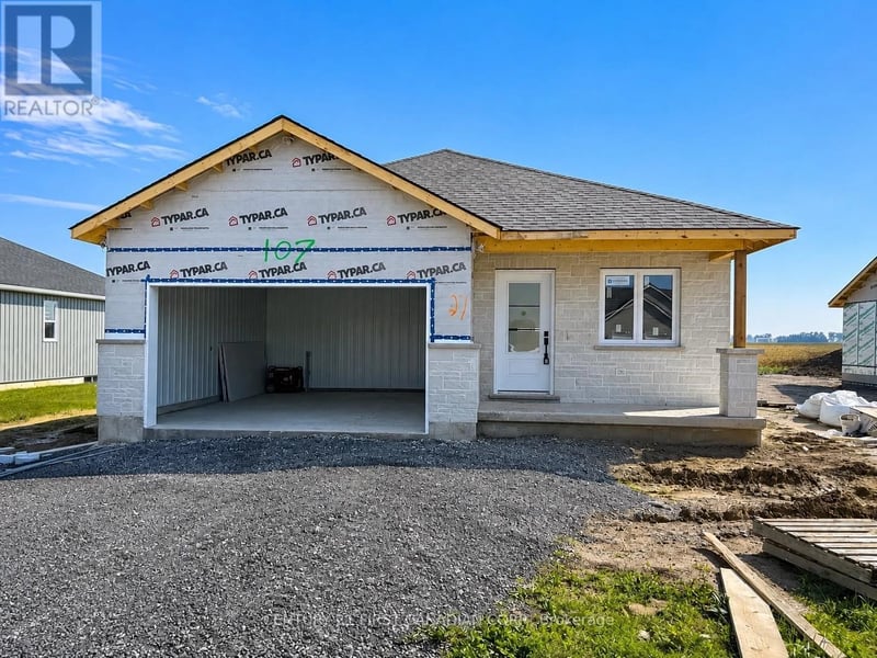 107 Victoria Avenue East, South Huron (Stephen), Ontario, N0M1M0, South Huron (Stephen), Ontario — photo 1 of 5