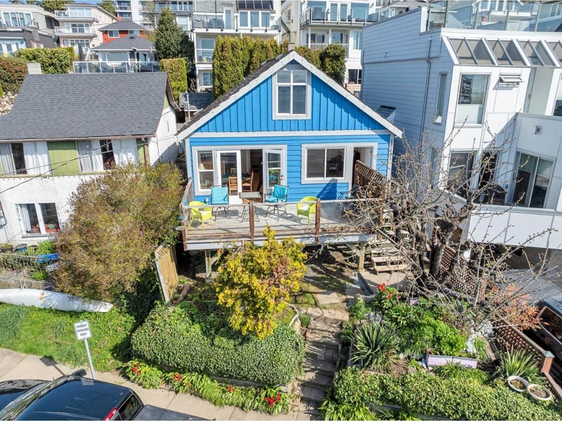 15161 VICTORIA Avenue, White Rock, British Columbia, V4B1G5, White Rock, British Columbia — photo 1 of 5