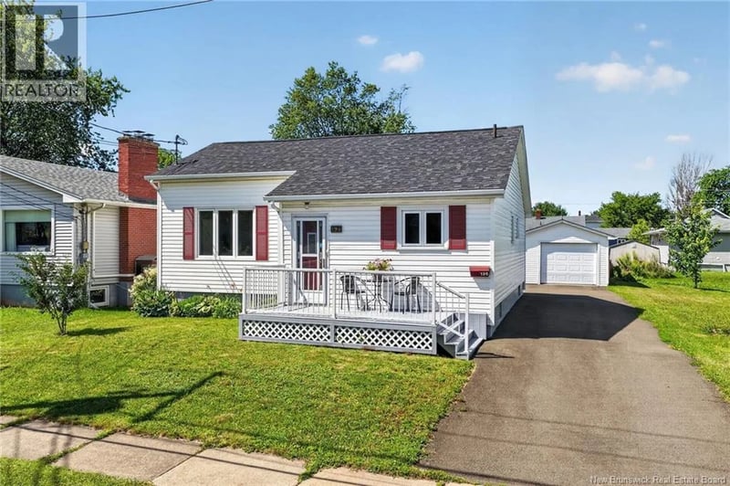 196 Waverley Avenue, Moncton, New Brunswick, E1C7V4, Moncton, New Brunswick — photo 1 of 5