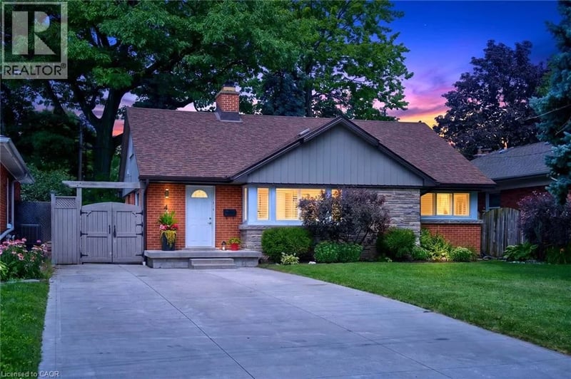 4 COMPTON Place, Hamilton, Ontario, L8T3Y1, Hamilton, Ontario — photo 1 of 5