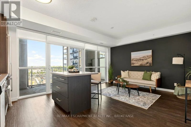 #702 2087 Fairview Street, Burlington (Freeman), Ontario, L7R0E5, Burlington (Freeman), Ontario — photo 1 of 5