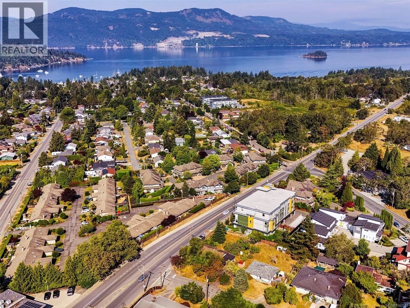 1170 Dignan Road, Central Saanich, British Columbia, V8M1H4, Central Saanich, British Columbia — photo 1 of 5