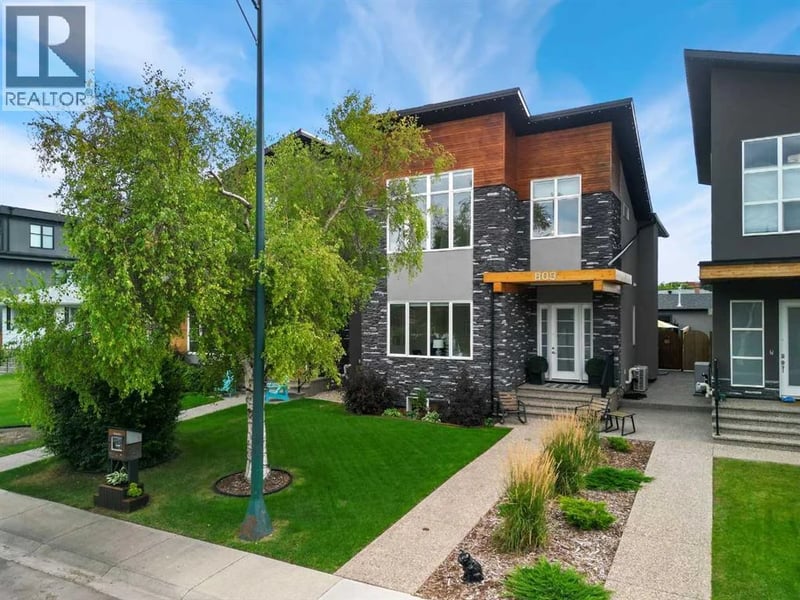 809 20A Avenue Northeast, Calgary, Alberta, T2E1S1, Calgary, Alberta — photo 1 of 5