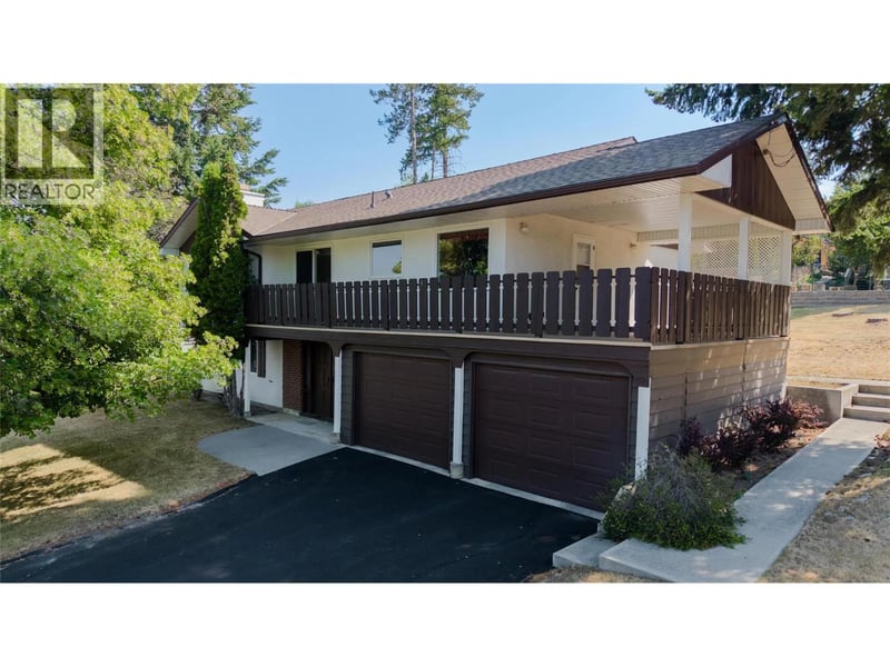 804 28th Avenue South, Cranbrook, British Columbia, V1C3K1, Cranbrook, British Columbia — photo 1 of 5