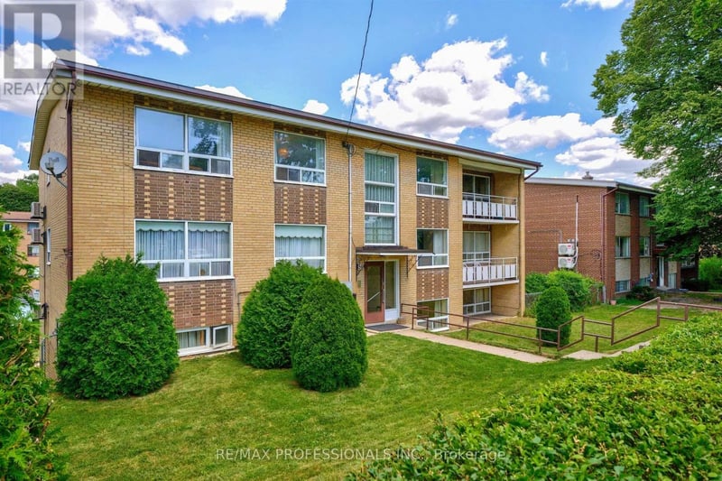 50 Waniska Avenue, Toronto (Stonegate-Queensway), Ontario, M8Y1P9, Toronto (Stonegate-Queensway), Ontario — photo 1 of 5