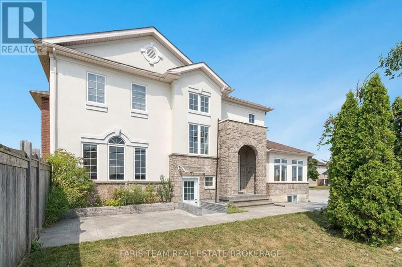2 Vanessa Drive, Orillia, Ontario, L3V7Y8, Orillia, Ontario — photo 1 of 5