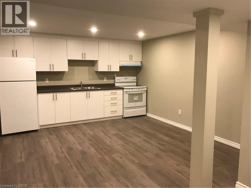 102 ELMBANK Trail, Kitchener, Ontario, N2R0H1, Kitchener, Ontario — photo 1 of 5