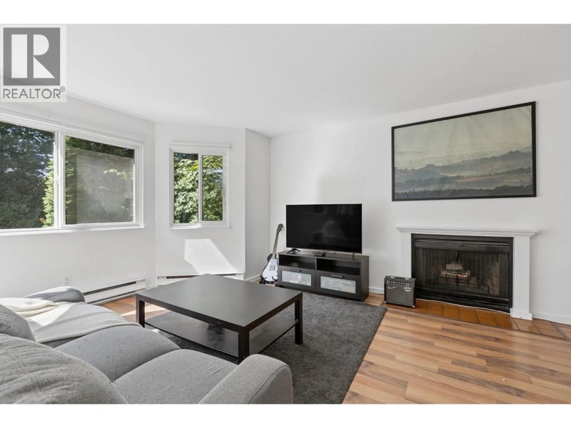 #405 9880 MANCHESTER Drive, Burnaby, British Columbia, V3N4R3, Burnaby, British Columbia — photo 1 of 5