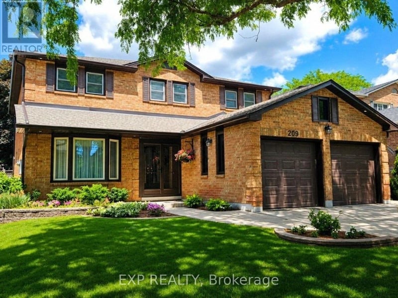 209 Nottingham Drive, Oakville (CP College Park), Ontario, L6H4H7, Oakville (CP College Park), Ontario — photo 1 of 5