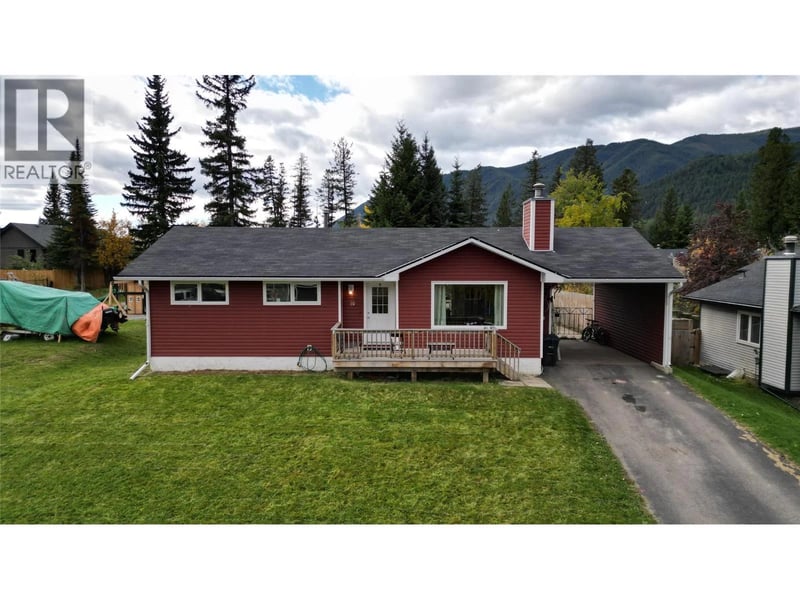 10 CASCADE Crescent, Elkford, British Columbia, V0B1H0, Elkford, British Columbia — photo 1 of 5
