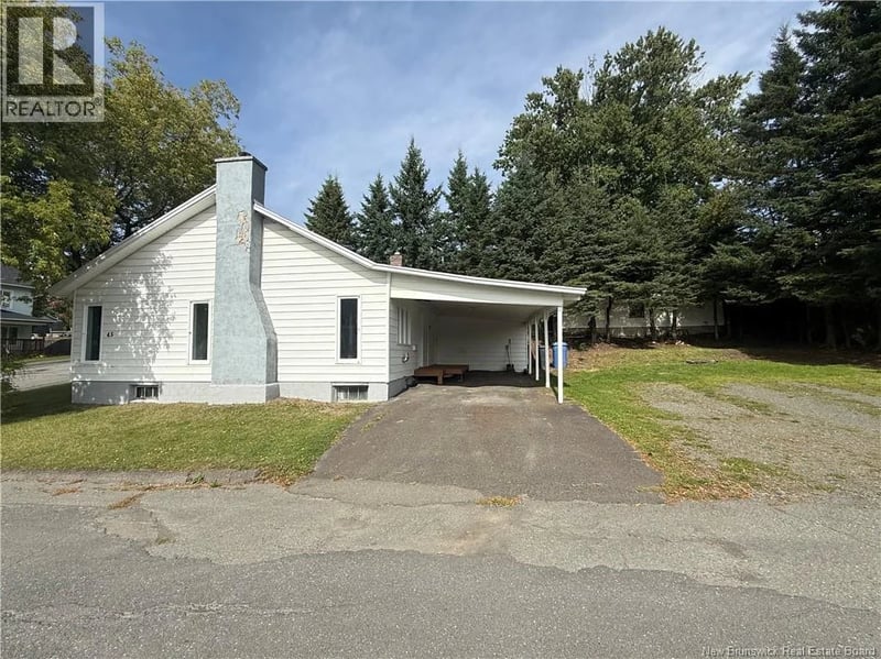 45 42e Avenue, Edmundston, New Brunswick, E3V3A6, Edmundston, New Brunswick — photo 1 of 5