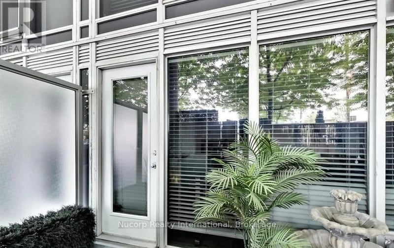 1040 the queensway, Toronto (Islington-City Centre West), Ontario, M8Z0A7, Toronto (Islington-City Centre West), Ontario — photo 1 of 5