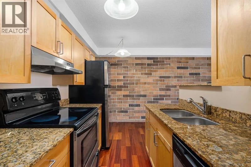 315 9A Street Northwest, Calgary, Alberta, T2N1T7, Calgary, Alberta — photo 1 of 5