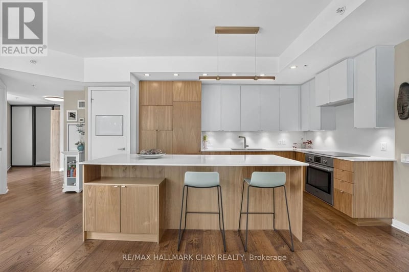 #523 38 Howard Park Avenue, Toronto (Roncesvalles), Ontario, M6R0A7, Toronto (Roncesvalles), Ontario — photo 1 of 5
