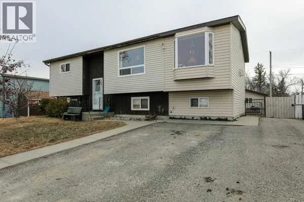 210 Macewan Street, Granum, Alberta, T0L1A0, Granum, Alberta — photo 1 of 5