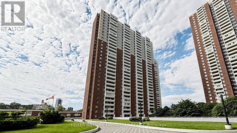 #2312 1 Massey Square, Toronto (Crescent Town), Ontario, M4C5L4, Toronto (Crescent Town), Ontario — photo 1 of 5