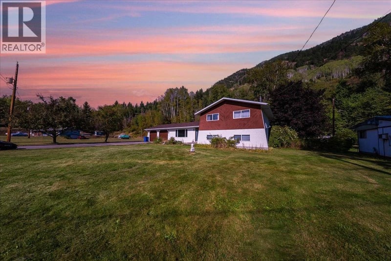 2129 Raspberry Road, Castlegar, British Columbia, V1N4T6, Castlegar, British Columbia — photo 1 of 5
