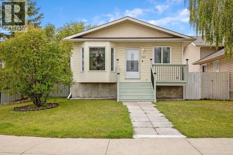 123 Shawglen Rise Southwest, Calgary, Alberta, T2Y1Z3, Calgary, Alberta — photo 1 of 5
