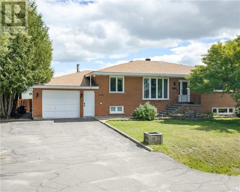 3182 Leo Avenue, Val Caron, Ontario, P3N1B7, Val Caron, Ontario — photo 1 of 5