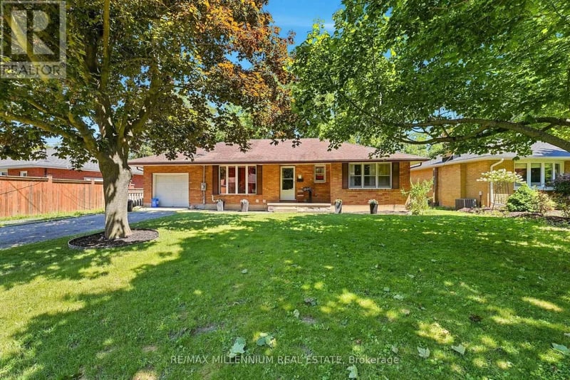 22 Montgomery Road, St. Thomas, Ontario, N5R1S5, St. Thomas, Ontario — photo 1 of 5