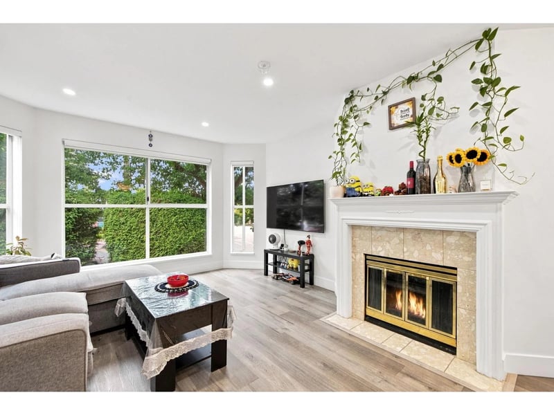 #210 7171 121 Street, Surrey, British Columbia, V3W1G9, Surrey, British Columbia — photo 1 of 5