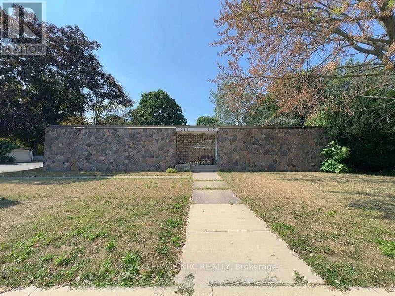 4213/4207 4213/4207 Drummond Road, Niagara Falls (Morrison), Ontario, L2E6C2, Niagara Falls (Morrison), Ontario — photo 1 of 5