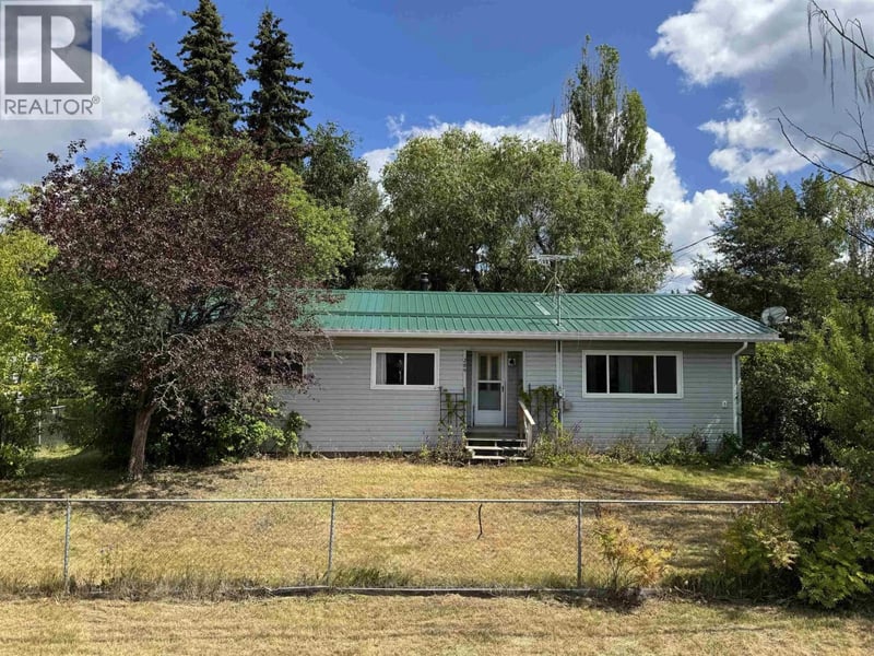 204 3RD Avenue, Fort St. James, British Columbia, V0J1P0, Fort St. James, British Columbia — photo 1 of 5