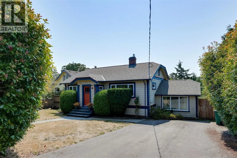 3374 Cook Street, Saanich, British Columbia, V8X1A8, Saanich, British Columbia — photo 1 of 5