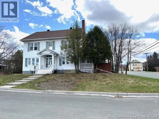 28 Dufferin Street, Campbellton, New Brunswick, E3N2N2, Campbellton, New Brunswick — photo 1 of 5