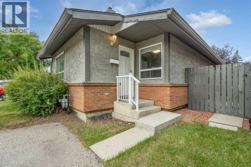 7172 Coach Hill Road Southwest, Calgary, Alberta, T3H1C8, Calgary, Alberta — photo 1 of 5