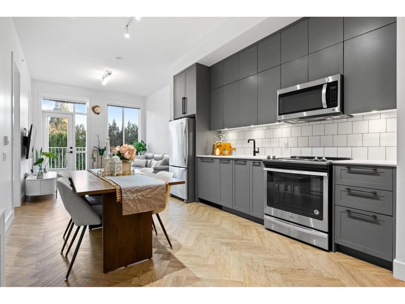 #425 14968 101A Avenue, Surrey, British Columbia, V3R0E8, Surrey, British Columbia — photo 1 of 5