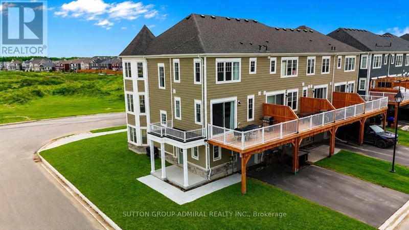 83 Shelburne Avenue, Wasaga Beach, Ontario, L9Z0L2, Wasaga Beach, Ontario — photo 1 of 5