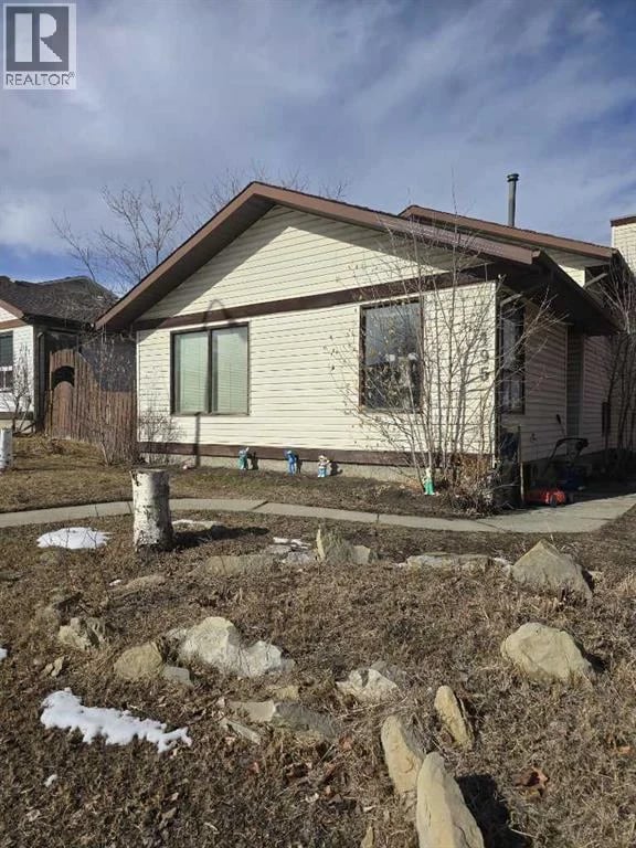 195 Shawglen Road Southwest, Calgary, Alberta, T2Y1Y2, Calgary, Alberta