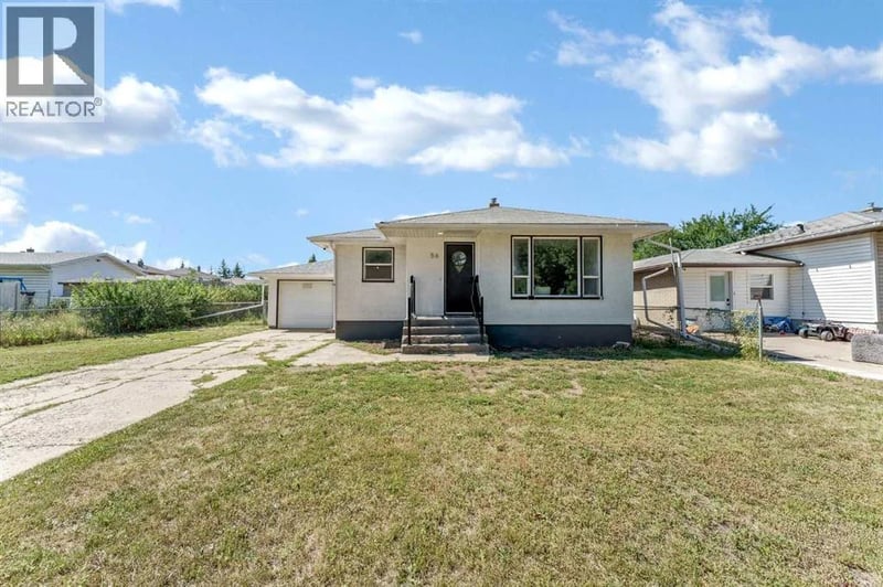 56 Robertson Way Southwest, Medicine Hat, Alberta, T1A5J2, Medicine Hat, Alberta — photo 1 of 5