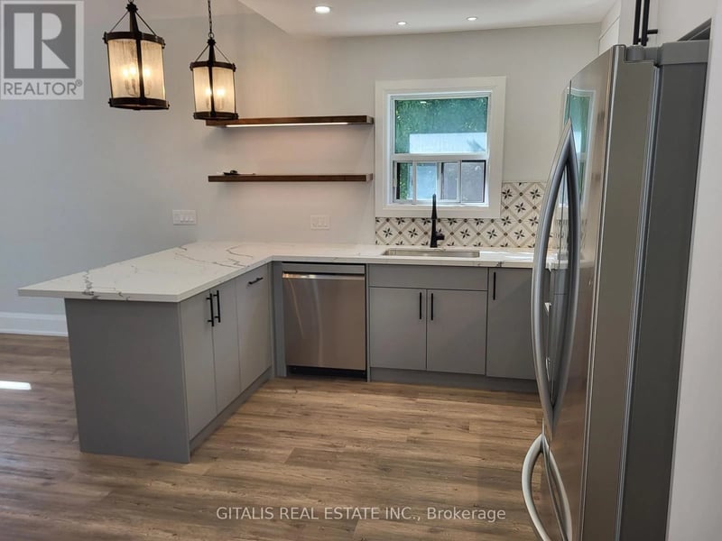 #Upstairs 195 Oakmount Road North, Toronto (High Park North), Ontario, M6P2N1, Toronto (High Park North), Ontario — photo 1 of 5