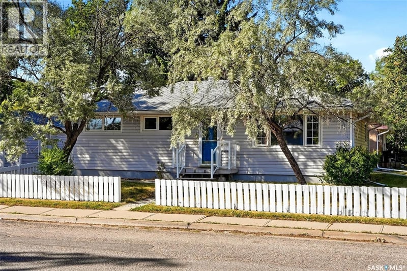 1410 4th AVENUE N, Regina, Saskatchewan, S4R0T1, Regina, Saskatchewan — photo 1 of 5