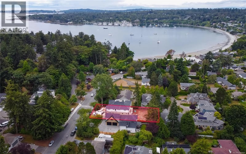#B 3942 Telegraph Bay Road, Saanich, British Columbia, V8N4H7, Saanich, British Columbia — photo 1 of 5