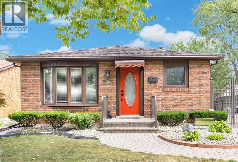 3981 WHITNEY, Windsor, Ontario, N9C2C7, Windsor, Ontario — photo 1 of 5