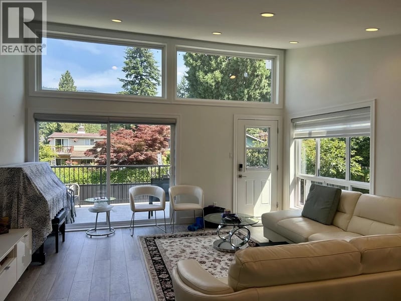 #Upper 1015 JEFFERSON Avenue, West Vancouver, British Columbia, V7T2A6, West Vancouver, British Columbia — photo 1 of 5
