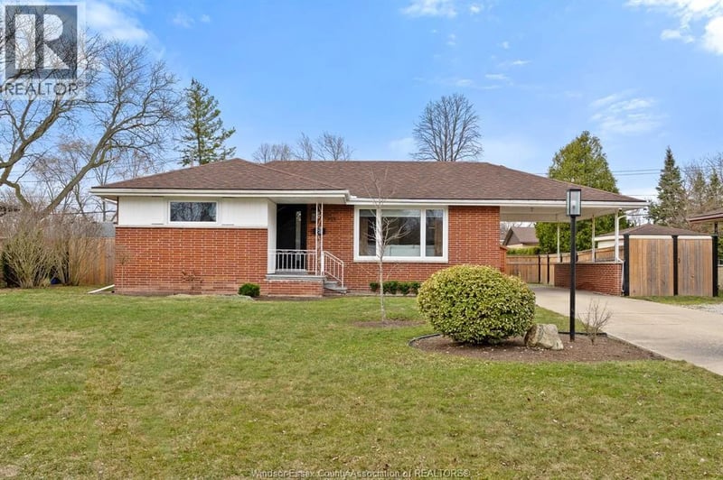 735 Lounsborough, Windsor, Ontario, N9G1G1, Windsor, Ontario — photo 1 of 5